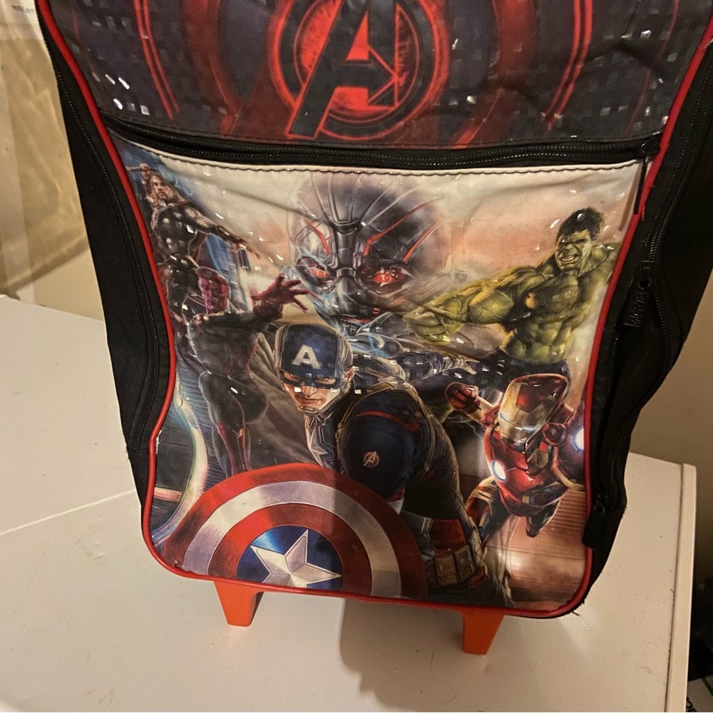 Avengers kid, backpack with wheels